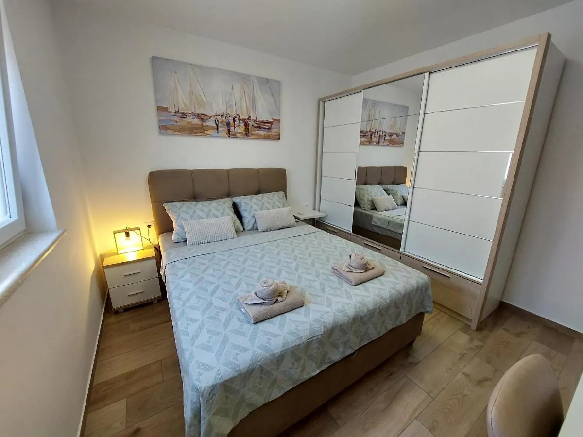 Apartment Valux Apartman Pula