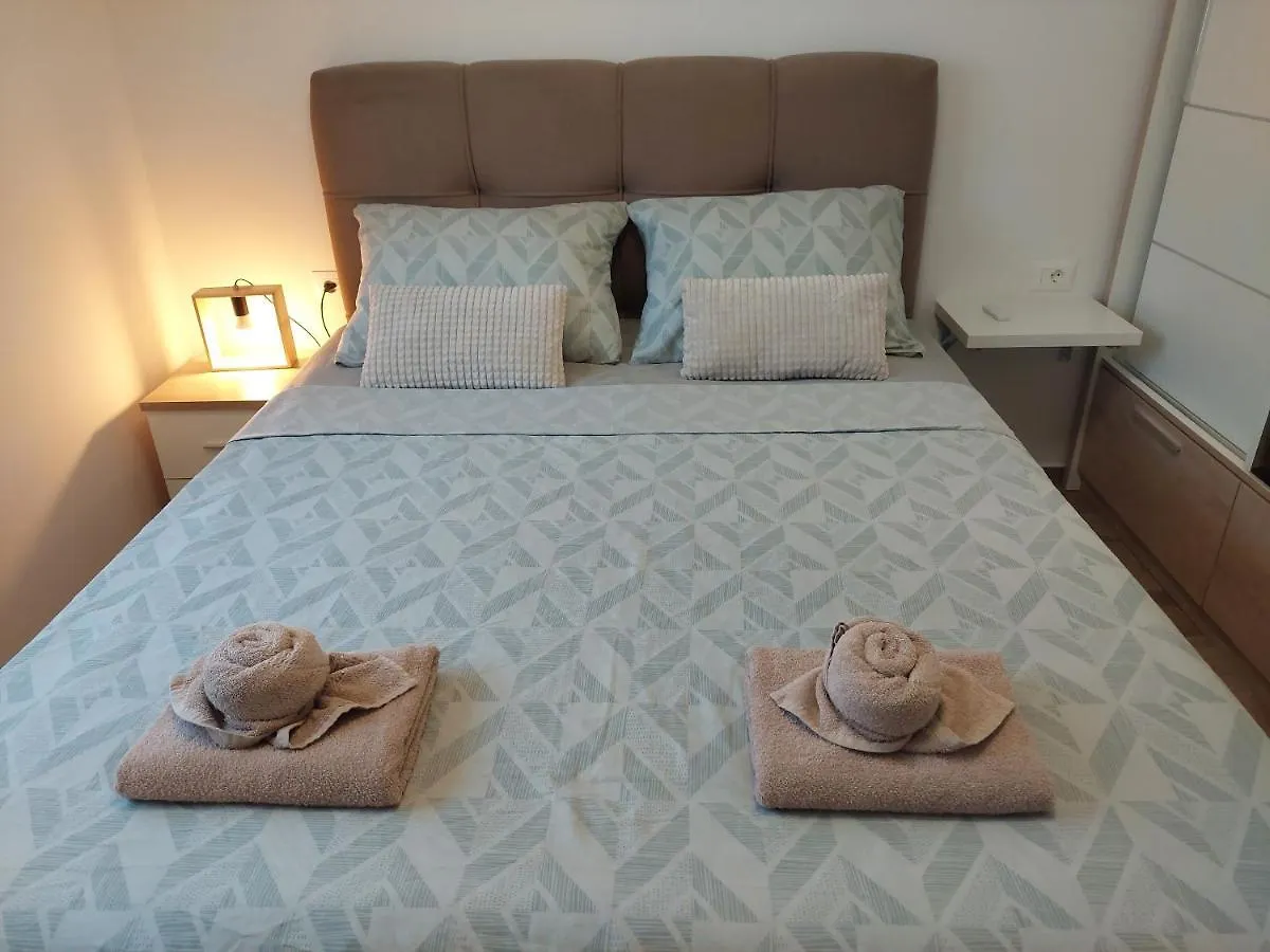 Apartment Valux Apartman Pula