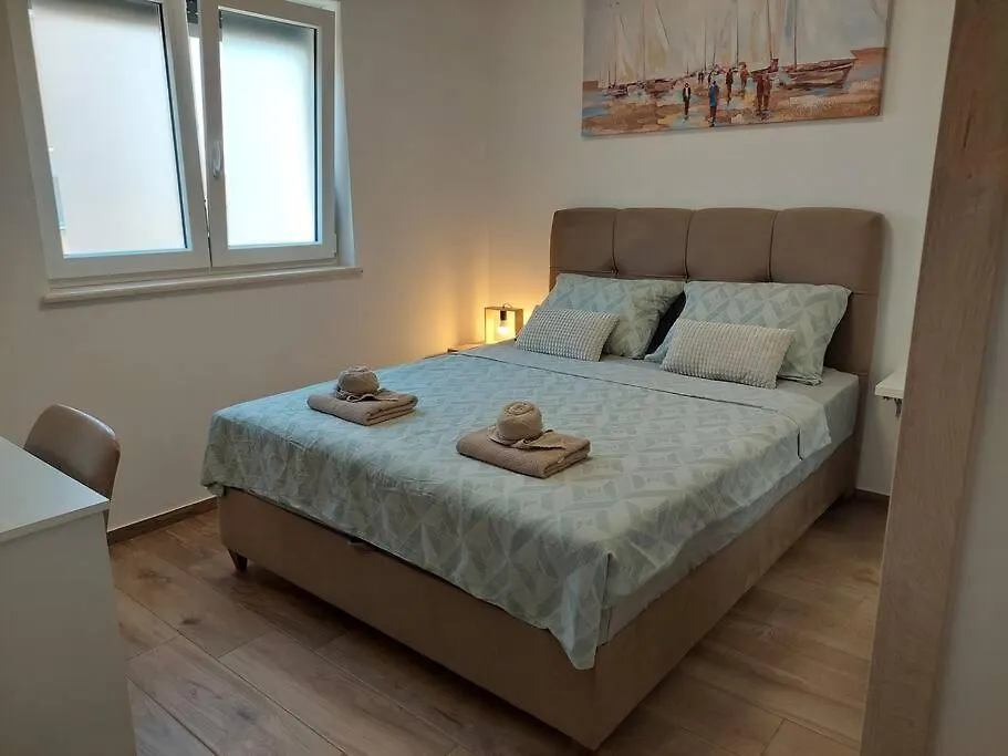 Apartment Valux Apartman Pula