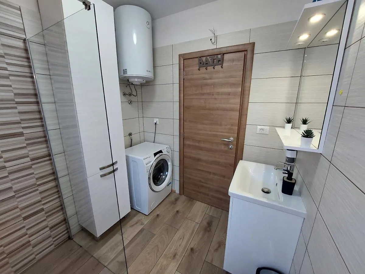 Valux Apartman Pula 0*,  Croatia