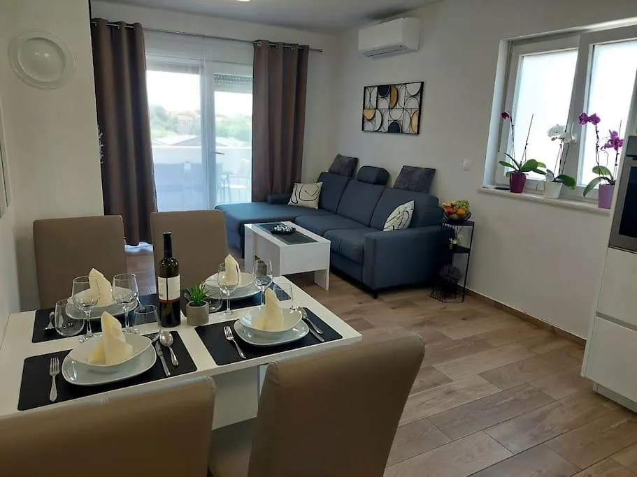 Valux Apartman Pula Apartment