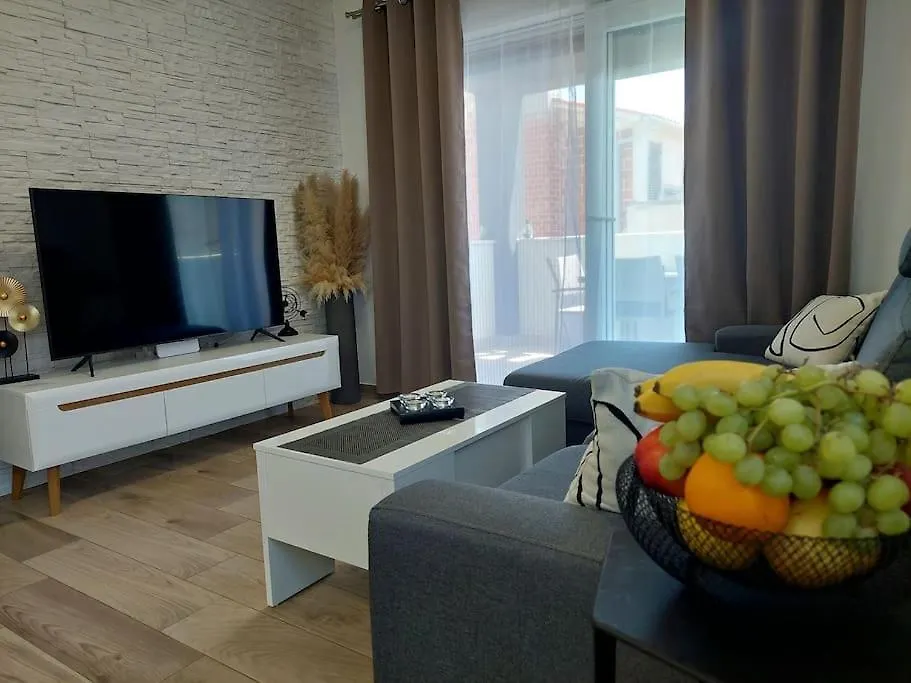 Valux Apartman contacts