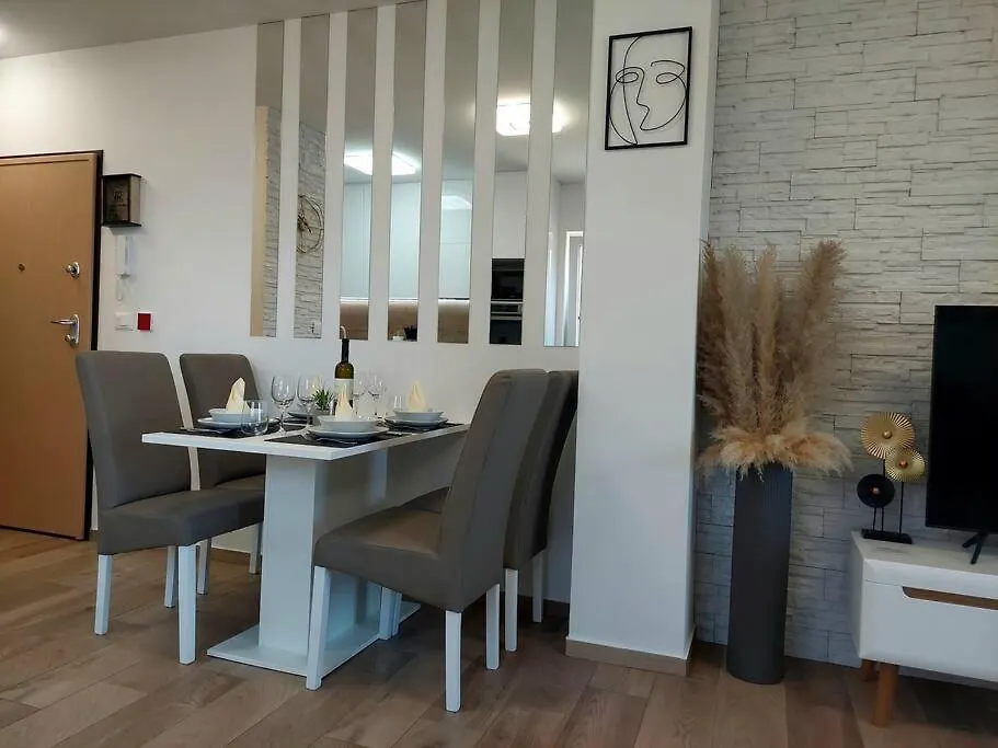 Valux Apartman Pula Apartment
